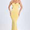 Aldona Abito lungo in jersey elasticizzato con applicazioni floreali in giallo pastello Aldona Abito lungo in jersey elasticizzato con applicazioni floreali in giallo pastello