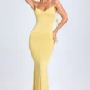 Aldona Abito lungo in jersey elasticizzato con applicazioni floreali in giallo pastello Aldona Abito lungo in jersey elasticizzato con applicazioni floreali in giallo pastello