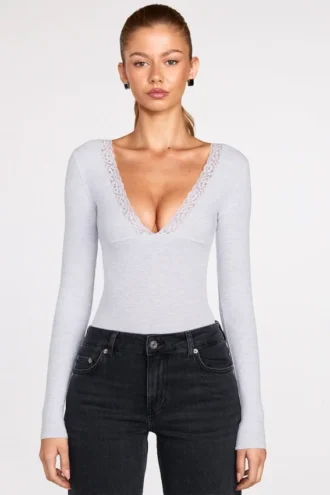 Body a maniche lunghe con scollo profondo in modal a coste Verity, colore grigio