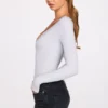 Body a maniche lunghe con scollo profondo in modal a coste Verity, colore grigio Body a maniche lunghe con scollo profondo in modal a coste Verity, colore grigio