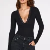 Body a maniche lunghe con scollo profondo in modal a coste Verity, colore nero Body a maniche lunghe con scollo profondo in modal a coste Verity, colore nero
