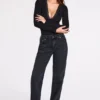 Body a maniche lunghe con scollo profondo in modal a coste Verity, colore nero Body a maniche lunghe con scollo profondo in modal a coste Verity, colore nero