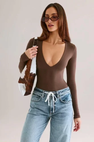 Body a maniche lunghe con scollo profondo in modal Elodie, color cioccolato