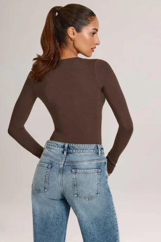 Body a maniche lunghe con scollo profondo in modal Elodie, color cioccolato