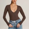 Body a maniche lunghe con scollo profondo in modal Elodie, color cioccolato Body a maniche lunghe con scollo profondo in modal Elodie, color cioccolato