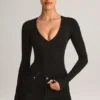 Body a maniche lunghe con scollo profondo in modal Elodie, colore nero Body a maniche lunghe con scollo profondo in modal Elodie, colore nero