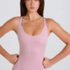 Body a strati con spalline incrociate in jersey di cotone elasticizzato, color malva Body a strati con spalline incrociate in jersey di cotone elasticizzato, color malva