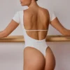 Body con pannelli e schiena scoperta in bianco tenue Body con pannelli e schiena scoperta in bianco tenue
