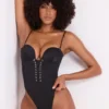 Body corsetto con scollo a V e allacciatura in raso Yelda, nero Body corsetto con scollo a V e allacciatura in raso Yelda, nero