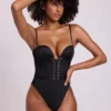 Body corsetto con scollo a V e allacciatura in raso Yelda, nero Body corsetto con scollo a V e allacciatura in raso Yelda, nero