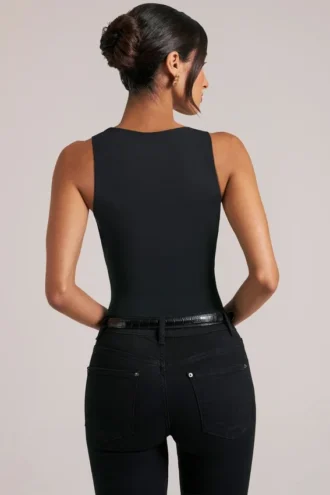 Body Rumi con scollo profondo e collo all’americana in nero