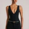 Body Rumi con scollo profondo e collo all’americana in nero Body Rumi con scollo profondo e collo all’americana in nero