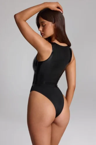 Body Siana in vinile lucido con scollo a V, colore nero