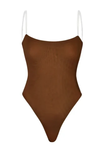 Body tanga con spalline invisibili in morbida rete Intimates, color castagna