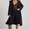 Body Zayla in pizzo trasparente con scollo a V smerlato, nero Body Zayla in pizzo trasparente con scollo a V smerlato, nero