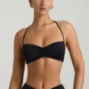 Bralette con scollo all’americana e dettagli metallici in jersey elasticizzato nero Bralette con scollo all’americana e dettagli metallici in jersey elasticizzato nero