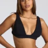 Bralette in pile con scollo a V da casa in nero Bralette in pile con scollo a V da casa in nero