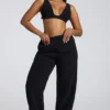 Bralette in pile con scollo a V da casa in nero Bralette in pile con scollo a V da casa in nero