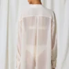 Camicia oversize Hiva con dettagli in perla in bianco perla Camicia oversize Hiva con dettagli in perla in bianco perla