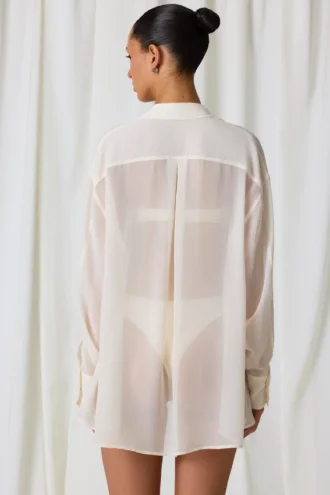 Camicia oversize Hiva con dettagli in perla in bianco perla