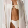 Camicia oversize Hiva con dettagli in perla in bianco perla Camicia oversize Hiva con dettagli in perla in bianco perla