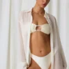 Camicia oversize Hiva con dettagli in perla in bianco perla Camicia oversize Hiva con dettagli in perla in bianco perla