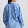 Camicia oversize in popeline di cotone a righe blu