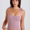 Canotta con lacci in maglia a coste color malva Canotta con lacci in maglia a coste color malva