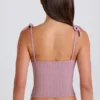 Canotta con lacci in maglia a coste color malva Canotta con lacci in maglia a coste color malva