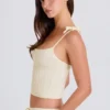 Canotta con lacci in maglia a costine color crema Canotta con lacci in maglia a costine color crema