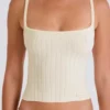 Canotta con lacci in maglia a costine color crema Canotta con lacci in maglia a costine color crema