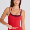 Canotta corta a strati Soft Active in rosso fragola Canotta corta a strati Soft Active in rosso fragola