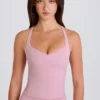 Canotta lunga con spalline incrociate in malva Canotta lunga con spalline incrociate in malva