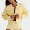 Cardigan corto in maglia con bottoni in giallo tenue Cardigan corto in maglia con bottoni in giallo tenue