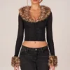 Cardigan in rete trasparente con bordi in pelliccia sintetica Lola, nero Cardigan in rete trasparente con bordi in pelliccia sintetica Lola, nero