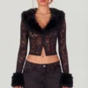 Cardigan Noemy in pizzo trasparente con bordi in pelliccia sintetica, colore nero Cardigan Noemy in pizzo trasparente con bordi in pelliccia sintetica, colore nero
