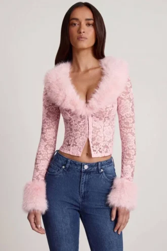 Cardigan Noemy in pizzo trasparente con bordi in pelliccia sintetica, colore rosa