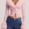 Cardigan Noemy in pizzo trasparente con bordi in pelliccia sintetica, colore rosa Cardigan Noemy in pizzo trasparente con bordi in pelliccia sintetica, colore rosa