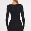 Caris Vestito corto nero con reggiseno allacciato a maniche lunghe in modal a coste Caris Vestito corto nero con reggiseno allacciato a maniche lunghe in modal a coste