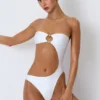 Costume intero a fascia con cut-out e decorazioni in perline Miami in bianco Costume intero a fascia con cut-out e decorazioni in perline Miami in bianco
