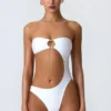 Costume intero a fascia con cut-out e decorazioni in perline Miami in bianco Costume intero a fascia con cut-out e decorazioni in perline Miami in bianco