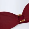 Costume intero a fascia con cut-out e decorazioni in perline Miami in ciliegia scuro Costume intero a fascia con cut-out e decorazioni in perline Miami in ciliegia scuro