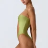 Costume intero a fascia con cut-out e decorazioni in perline Miami in verde pera Costume intero a fascia con cut-out e decorazioni in perline Miami in verde pera