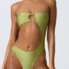 Costume intero a fascia con cut-out e decorazioni in perline Miami in verde pera Costume intero a fascia con cut-out e decorazioni in perline Miami in verde pera