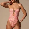 Costume intero a fascia con cut-out Faye con stampa Paisley Costume intero a fascia con cut-out Faye con stampa Paisley