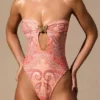 Costume intero a fascia con cut-out Faye con stampa Paisley Costume intero a fascia con cut-out Faye con stampa Paisley