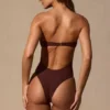 Costume intero a fascia con cut-out Faye in marrone espresso Costume intero a fascia con cut-out Faye in marrone espresso