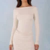 Eska Vestito corto a maniche lunghe drappeggiato con scollo a barchetta in modal color avorio Eska Vestito corto a maniche lunghe drappeggiato con scollo a barchetta in modal color avorio