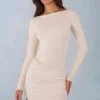 Eska Vestito corto a maniche lunghe drappeggiato con scollo a barchetta in modal color avorio Eska Vestito corto a maniche lunghe drappeggiato con scollo a barchetta in modal color avorio