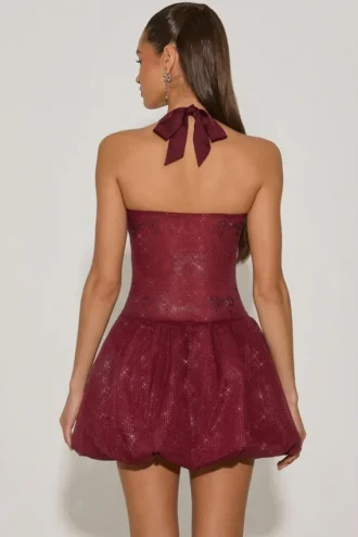 Felicity Vestito corto con scollo all’americana e orlo a palloncino decorato in rosso vino Felicity Vestito corto con scollo all’americana e orlo a palloncino decorato in rosso vino